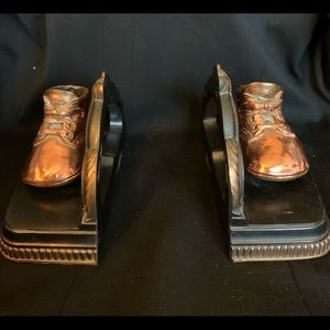 Vintage. Bronze baby shoe pair bookends